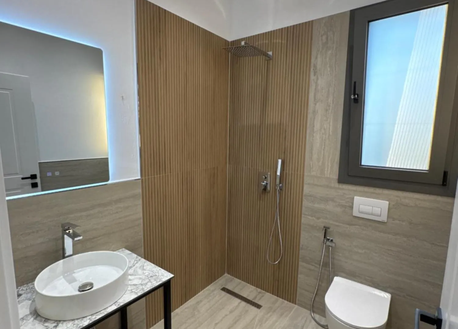 Daire Riverside Villa Trajas