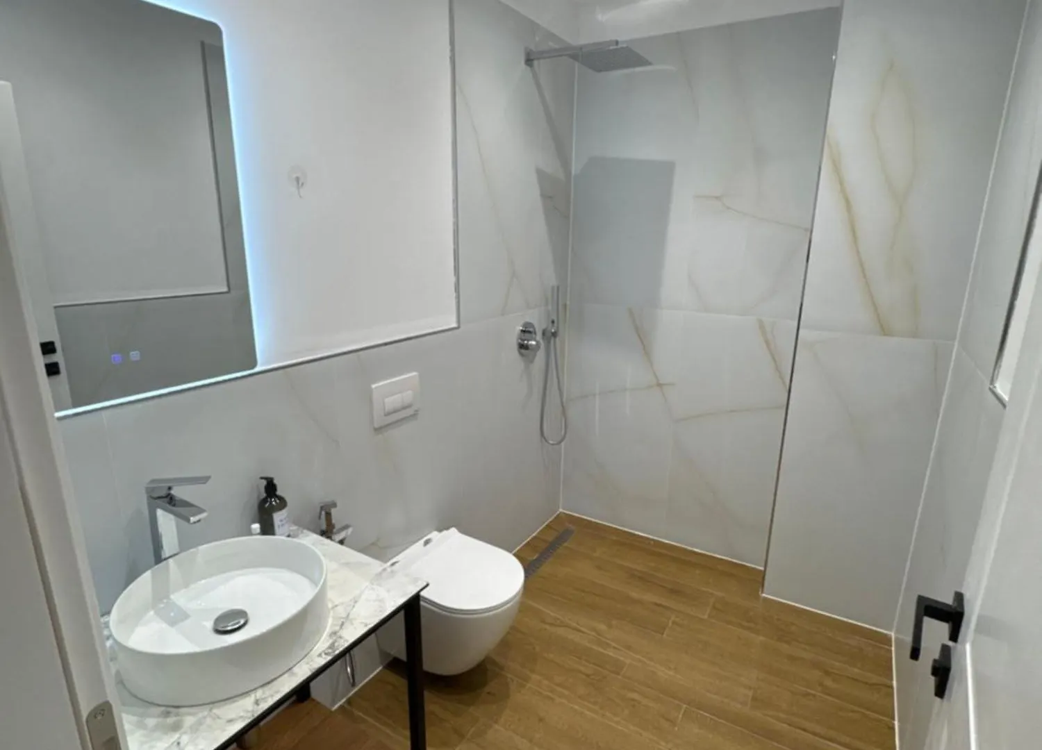 Daire Riverside Villa Trajas